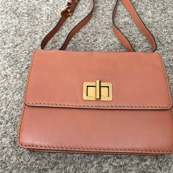 Chloe Louise - Picture 2 of 8